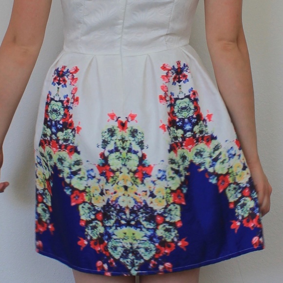 DRESS BUNDLE ✨ White Floral Dress - Picture 4 of 4